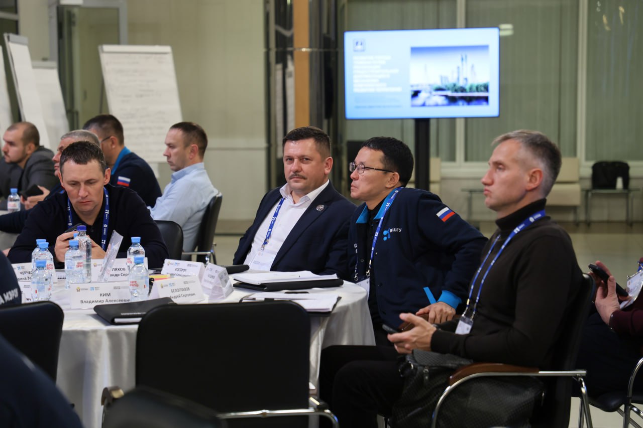 Как? Комплексно. Что делает? Развивается Как? Комплексно. Что делает? Развивается