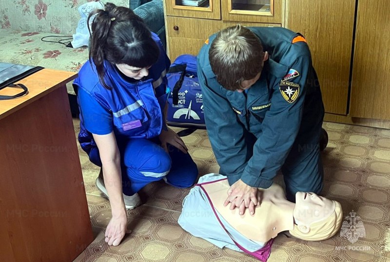 Учимся спасать и оказывать помощь! Учимся спасать и оказывать помощь!