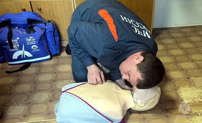 Учимся спасать и оказывать помощь! Учимся спасать и оказывать помощь!