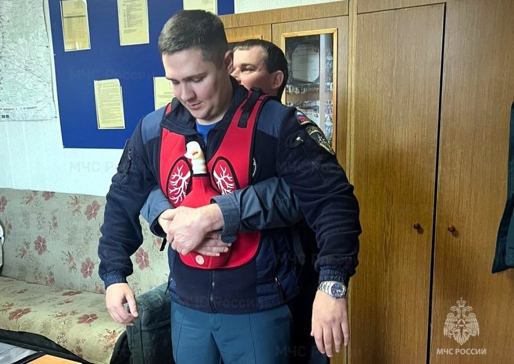 Учимся спасать и оказывать помощь!