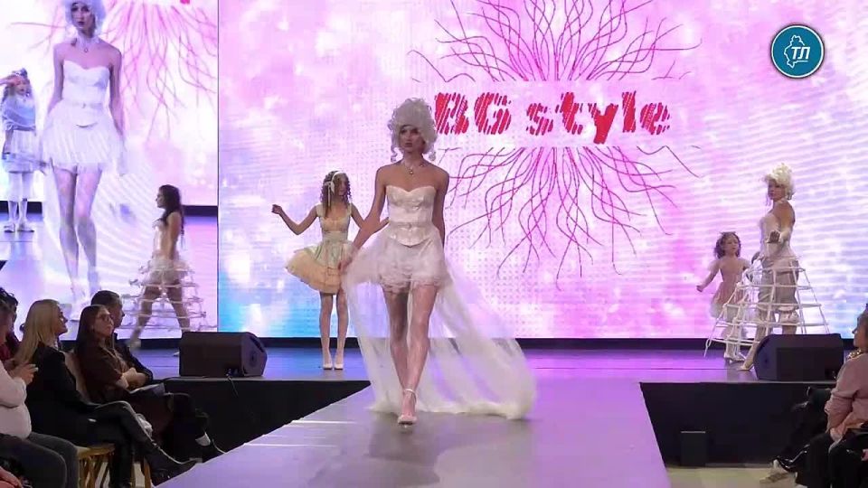 Посмотрите, какие стильные и яркие наряды для детей и подростков шьют дизайнеры