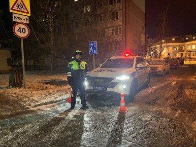 Несем службу у школ. Мотивируем водителей снижать скорость перед «зебрами» и всегда пропускать пешеходов на пешеходных переходах