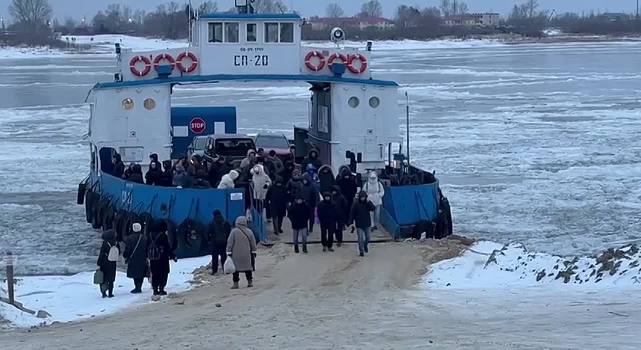 Друзья! Погода вносит коррективы в работу паромной переправы