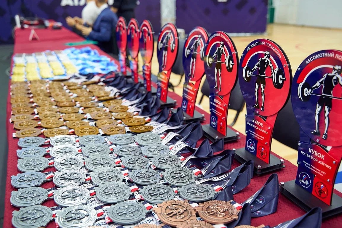 Тяжелоатлеты поспорили за медали