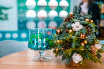 Блестящие платья, свечи, предновогодняя суета: в экодоме устроят девичник