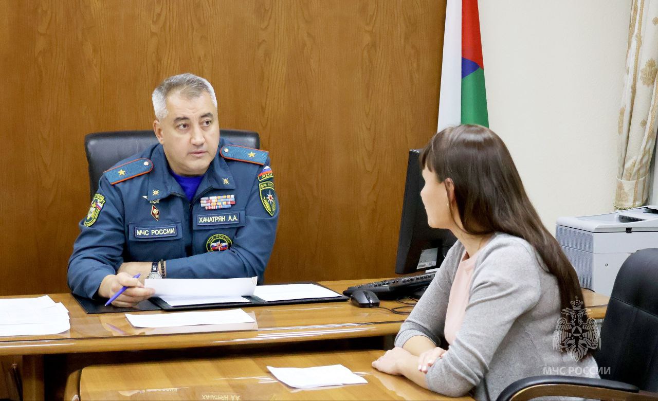 Начальник Главного управления МЧС России по Тюменской области провел личный прием граждан Начальник Главного управления МЧС России по Тюменской области провел личный прием граждан