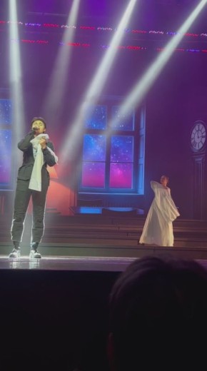 Несколько фрагментов из нового мюзикла тюменского композитора и поэта Валерия Серебренникова, который был представлен на сцене Дворца культуры «Нефтяник»