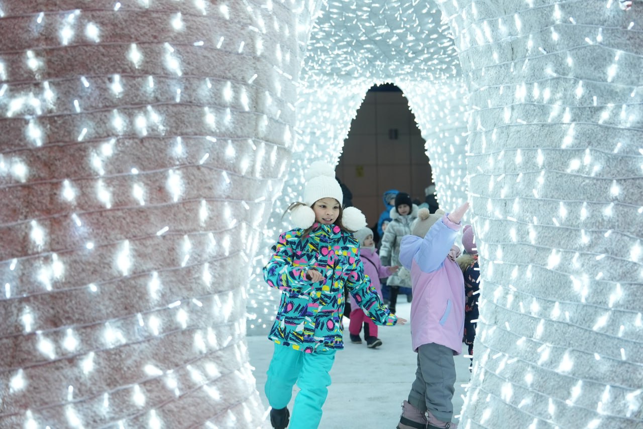 Максим Афанасьев: Сегодня на Цветном бульваре стало еще ярче и волшебнее! Вместе с тюменцами мы зажгли традиционный новогодний арт-объект «Белые медведи» Максим Афанасьев: Сегодня на Цветном бульваре стало еще ярче и волшебнее! Вместе с тюменцами мы зажгли традиционный новогодний арт-объект «Белые медведи»