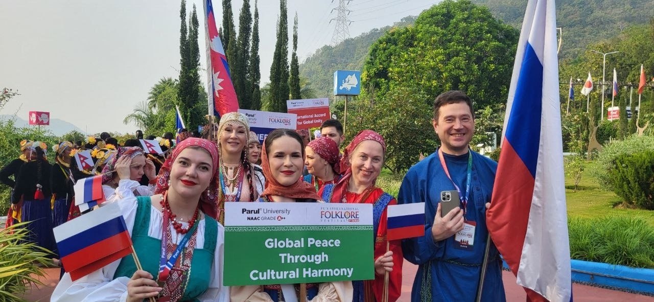 От Сибири до Индии: фольклорный ансамбль «Росстань» покорил международную сцену От Сибири до Индии: фольклорный ансамбль «Росстань» покорил международную сцену