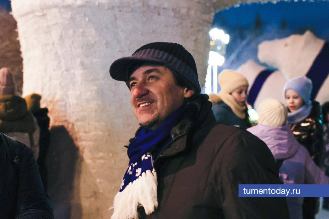 Тюмень встречает зиму: на Цветном бульваре зажгли белых мишек! Тюмень встречает зиму: на Цветном бульваре зажгли белых мишек!