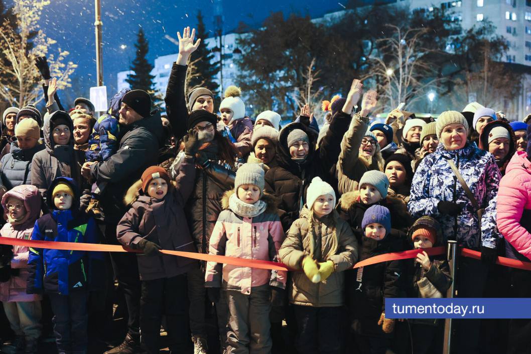 Тюмень встречает зиму: на Цветном бульваре зажгли белых мишек! Тюмень встречает зиму: на Цветном бульваре зажгли белых мишек!
