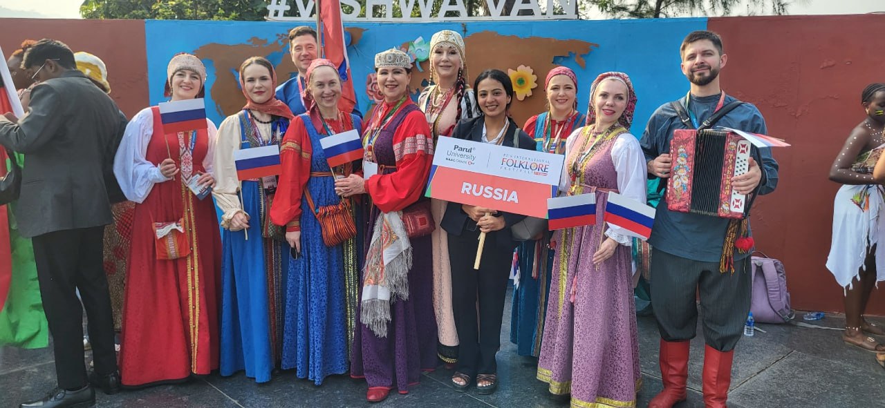 От Сибири до Индии: фольклорный ансамбль «Росстань» покорил международную сцену От Сибири до Индии: фольклорный ансамбль «Росстань» покорил международную сцену