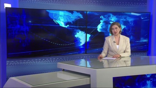 На площади 400-летия Тюмени установили и начали украшать главную городскую ель