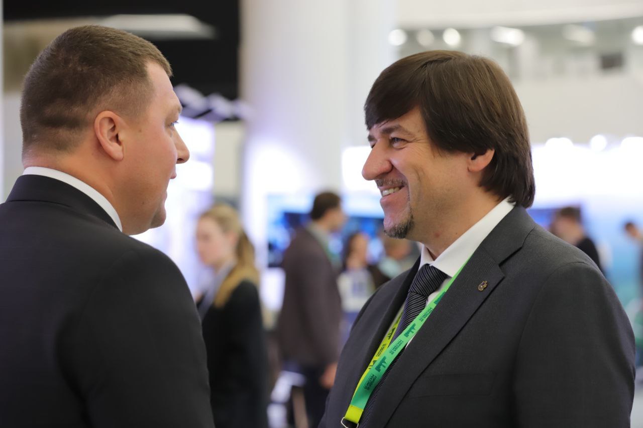 Максим Афанасьев: Сегодня на стратегическом форуме «Города России» стенд города Тюмени посетил заместитель министра экономического развития Российской Федерации, куратор отрасли туризма Дмитрий Вахруков Максим Афанасьев: Сегодня на стратегическом форуме «Города России» стенд города Тюмени посетил заместитель министра экономического развития Российской Федерации, куратор отрасли туризма Дмитрий Вахруков