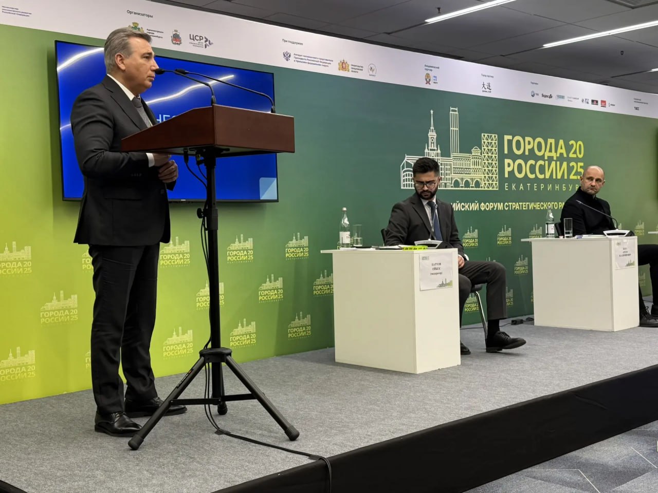 Максим Афанасьев: Сегодня день рождения отмечает Эдуард Закирович Омаров — наш земляк, известный своими выдающимися достижениями в области предпринимательства