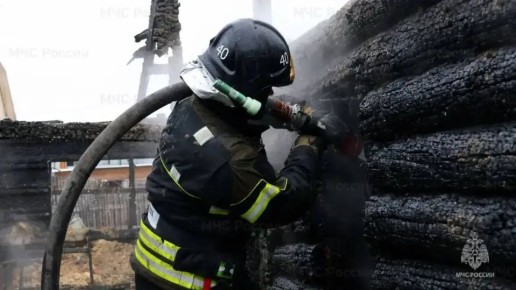 Тюменские спасатели работали над тушением крупного пожара