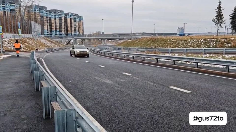 Сегодня запустили движение по двум съездам развязки на пересечении улиц Мельникайте-Дамбовской!