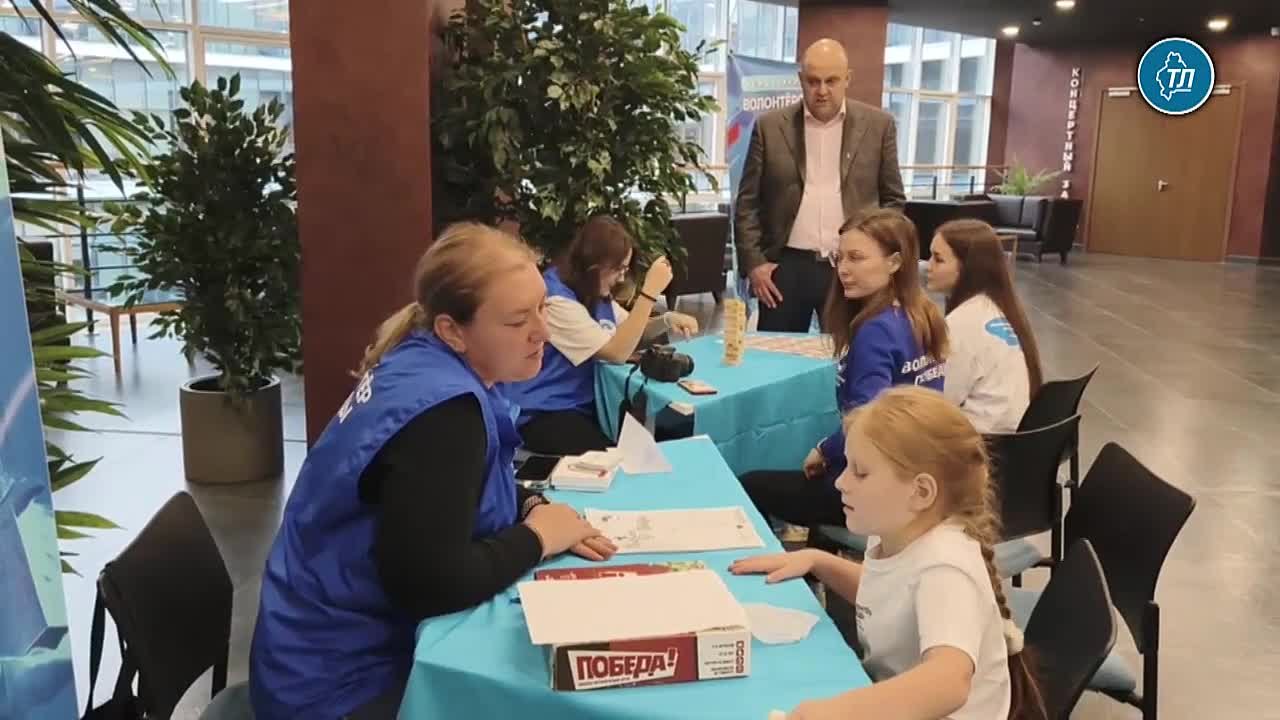 С волонтерскими объединениями знакомят студентов на фестивале добровольчества Тюменского государственного университета, который стартовал в главном корпусе вуза 2 декабря