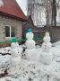 В Ишиме налепили целое семейство снеговичков