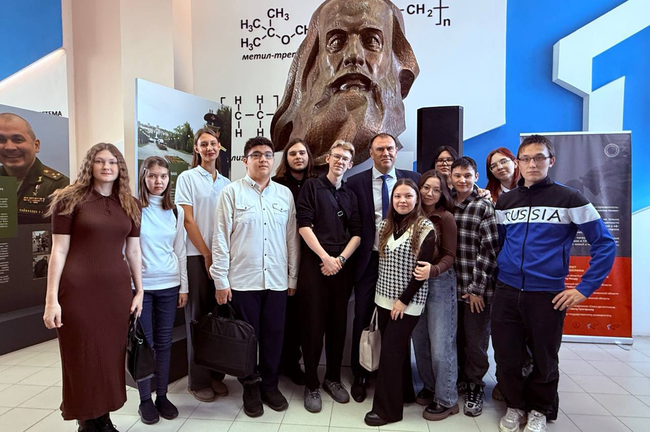 В стенах Тобольского пединститута им. Д.И. Менделеева состоялось торжественное открытие экспозиции «Герои земли Тюменской», посвященной 50 героям-землякам В стенах Тобольского пединститута им. Д.И. Менделеева состоялось торжественное открытие экспозиции «Герои земли Тюменской», посвященной 50 героям-землякам