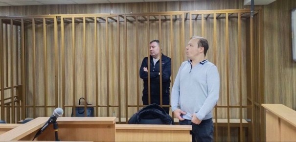 В Тюмени 39-летний Григорий М. с марта по август 2018 года получил взятки в размере 117 000 рублей за то, что выдавал документы о прохождении аттестации по промышленной безопасности без экзаменов