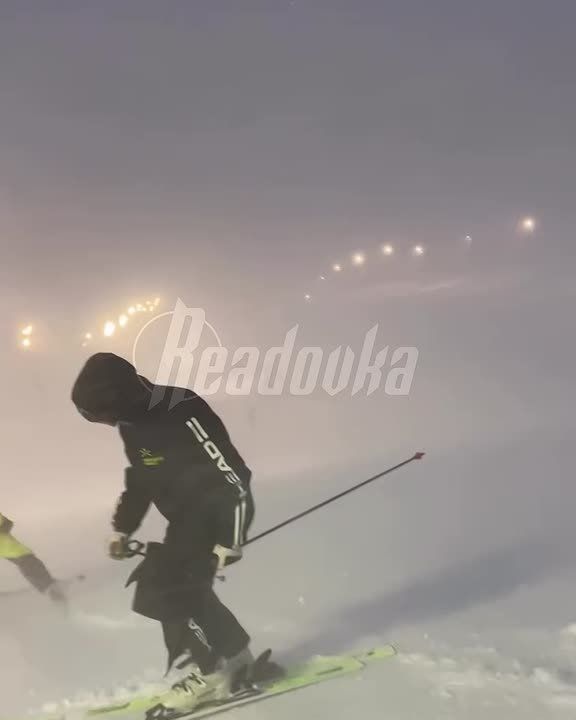 Лыжные гонки по-хардкору прошли в Мурманской области — метель сдувает спортсменов с ног