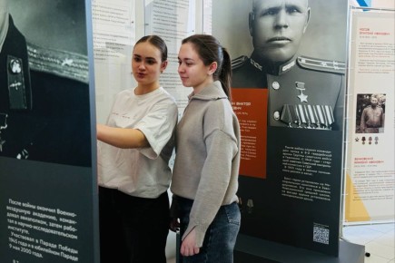 В стенах Тобольского пединститута им. Д.И. Менделеева состоялось торжественное открытие экспозиции «Герои земли Тюменской», посвященной 50 героям-землякам