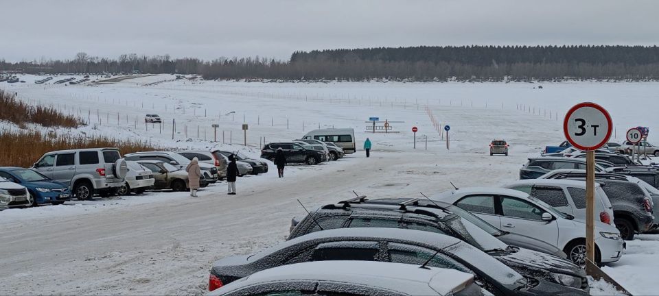 Открыта ледовая переправа через реку Иртыш в Увате