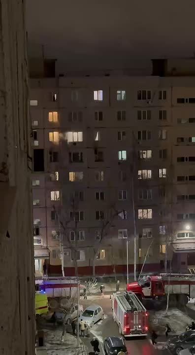 На Мельникайте, 130 полыхает квартира