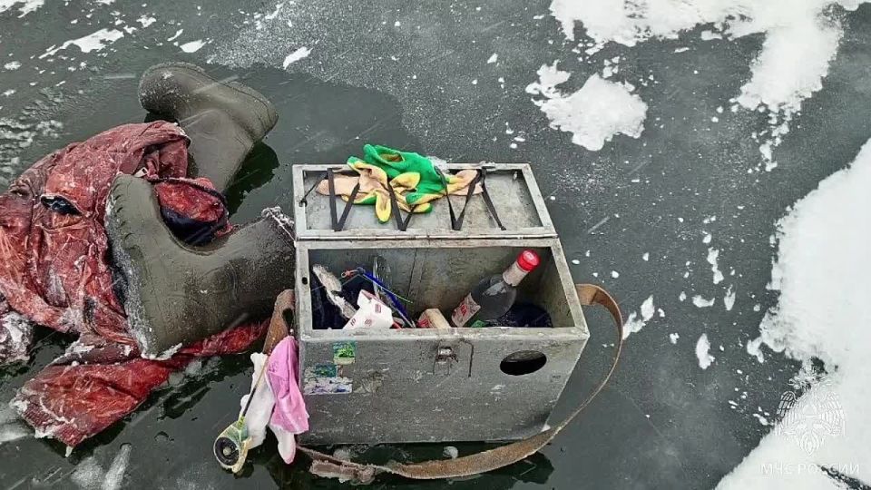 В МЧС поделились оперативным видео с подробностями трагедии на озере Темное в Бердюжском районе