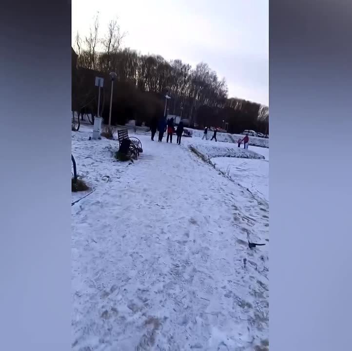 В Тюмени подростки кинули женщине в лицо петарду