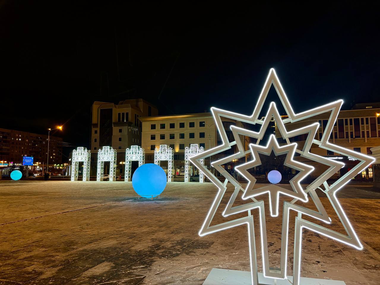 Новогодняя фотогеометрия на площади 400-летия Тюмени: попробуйте повторить