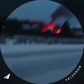 В Тюнево, предположительно, полыхает частный дом