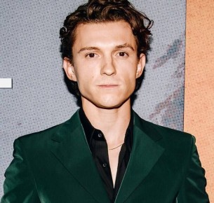 Россияне атаковали соцсети Тома Холланда из-за Ларисы Долиной, после скандала с продажей квартиры