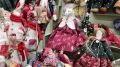 Сувениры, елочные игрушки и сладости с символом приближающегося Нового года – лошадью – представили на ярмарке Igolkamarket, которая работает в Выставочном зале в Тюмени