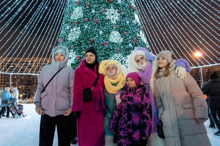 Главную елку на площади 400-летия Тюмени откроют 27 декабря