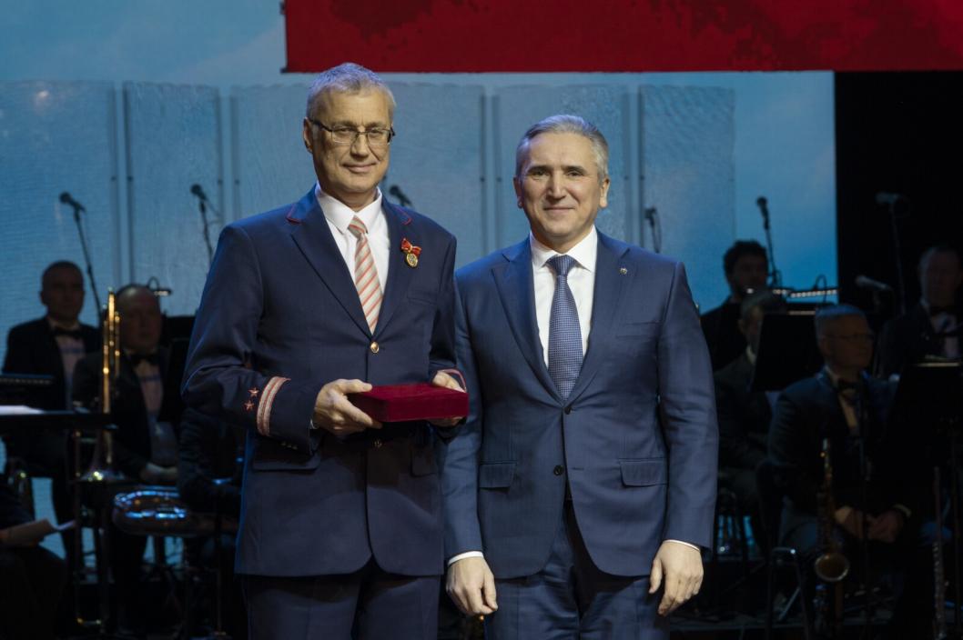 Концерт, посвященный Дню Героев Отечества, прошел в ДК "Нефтяник" 9 декабря Концерт, посвященный Дню Героев Отечества, прошел в ДК "Нефтяник" 9 декабря