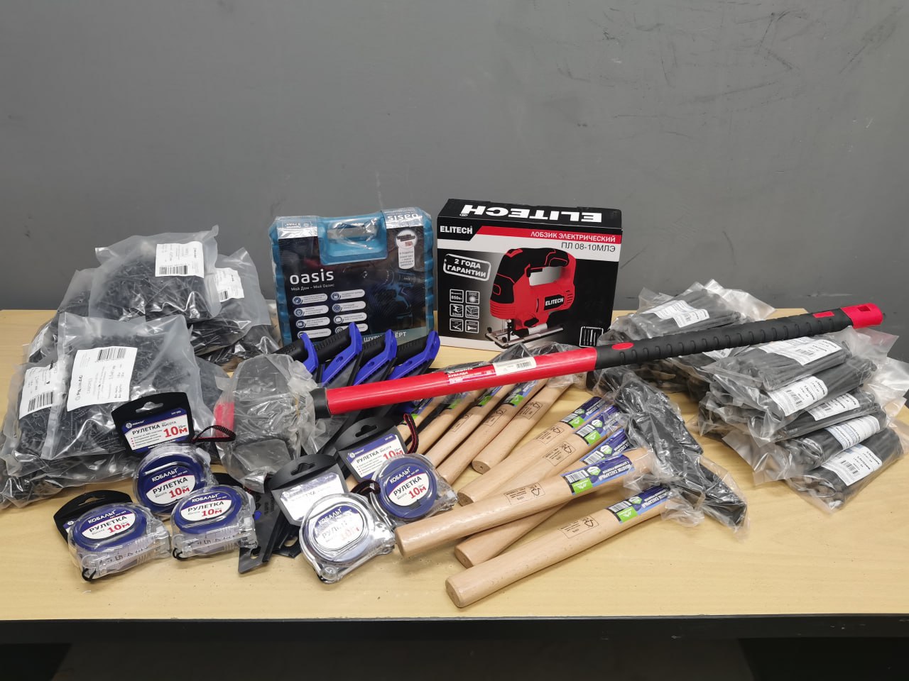 За службу – спасибо!. Сотрудники департамента имущественных отношений администрации города Тюмени и МКУ «ТГИК» приняли участие в сборе строительных материалов и инструментов для оказания поддержки военнослужащим – нашим... За службу – спасибо!. Сотрудники департамента имущественных отношений администрации города Тюмени и МКУ «ТГИК» приняли участие в сборе строительных материалов и инструментов для оказания поддержки военнослужащим – нашим...