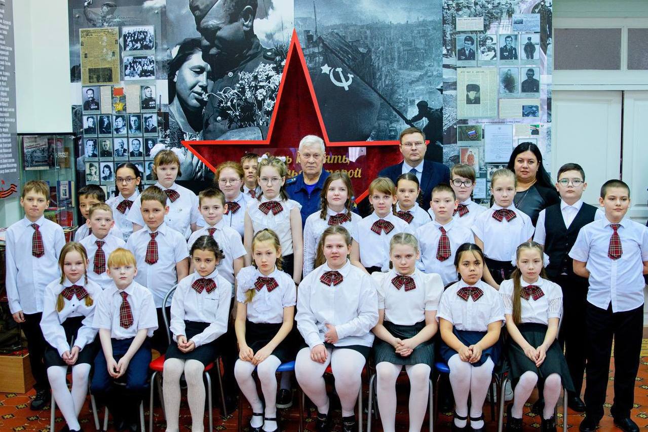 9 декабря – День Героев Отечества, мы с особым почтением чествуем тех, кто выбрал делом своей жизни служение Отчизне, кто показал пример храбрости, отваги и самоотверженности, оберегая наше государство и его население 9 декабря – День Героев Отечества, мы с особым почтением чествуем тех, кто выбрал делом своей жизни служение Отчизне, кто показал пример храбрости, отваги и самоотверженности, оберегая наше государство и его население