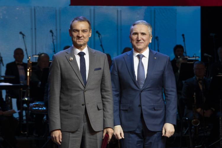 Концерт, посвященный Дню Героев Отечества, прошел в ДК "Нефтяник" 9 декабря Концерт, посвященный Дню Героев Отечества, прошел в ДК "Нефтяник" 9 декабря