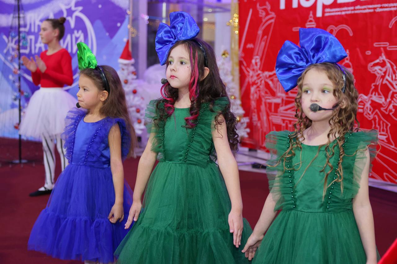 Сегодня в Тобольске дан старт Всероссийской акции «Ёлка желаний» Сегодня в Тобольске дан старт Всероссийской акции «Ёлка желаний»