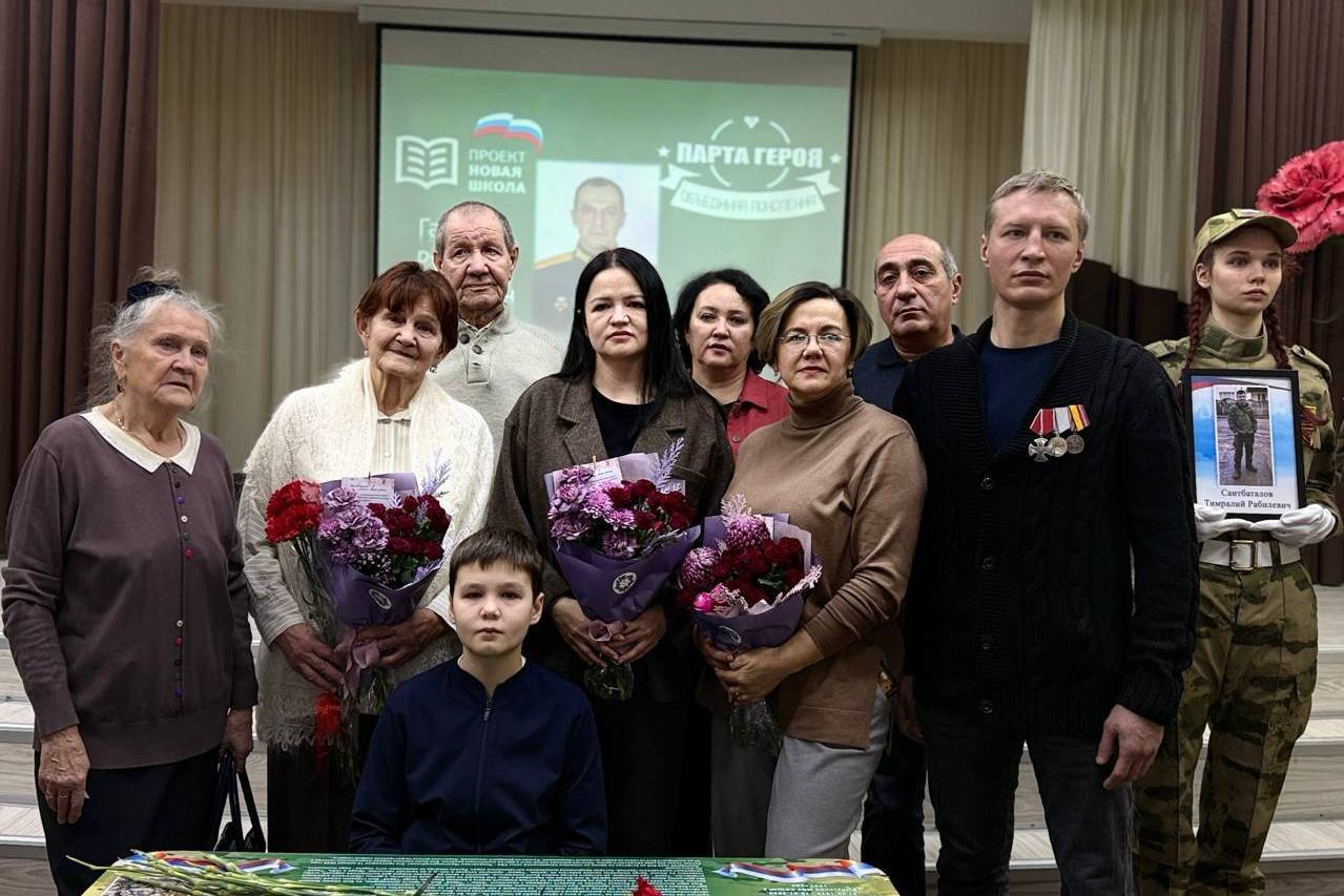 9 декабря – День Героев Отечества, мы с особым почтением чествуем тех, кто выбрал делом своей жизни служение Отчизне, кто показал пример храбрости, отваги и самоотверженности, оберегая наше государство и его население 9 декабря – День Героев Отечества, мы с особым почтением чествуем тех, кто выбрал делом своей жизни служение Отчизне, кто показал пример храбрости, отваги и самоотверженности, оберегая наше государство и его население