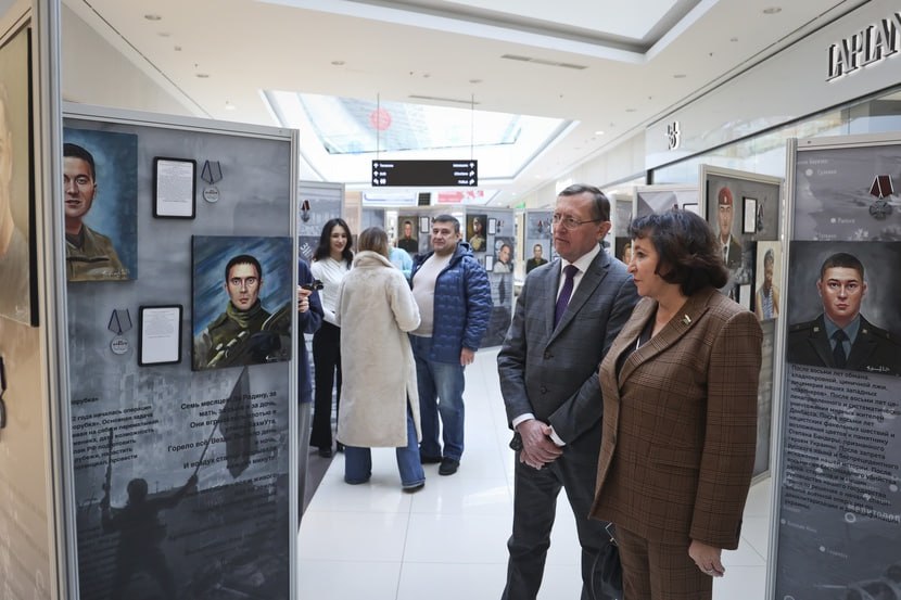 Всероссийская выставка «Они сражались за Родину» открылась в ТРЦ «Кристалл» Всероссийская выставка «Они сражались за Родину» открылась в ТРЦ «Кристалл»