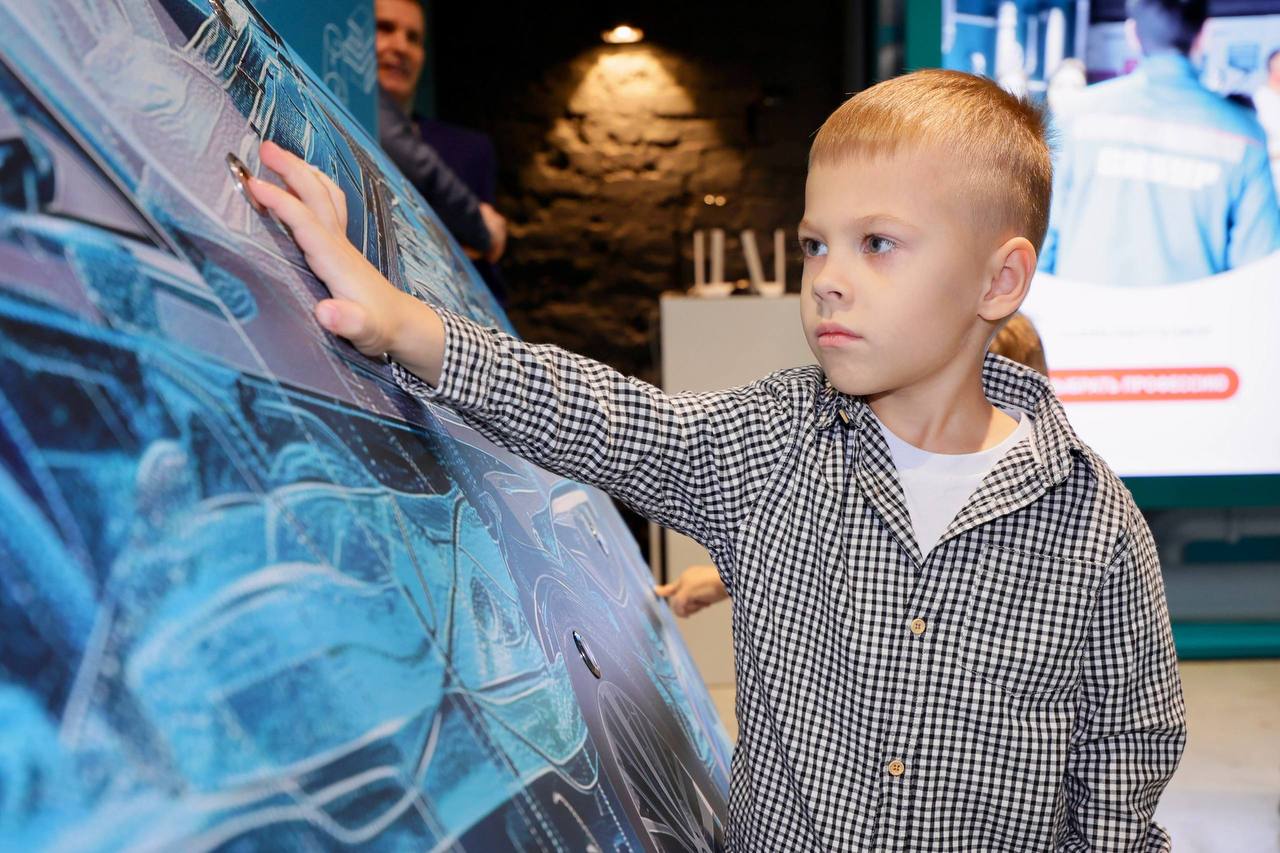 Друзья, в Тобольске стартовала уникальная образовательно-просветительская выставка от компании СИБУР – «Дом Полимеров»