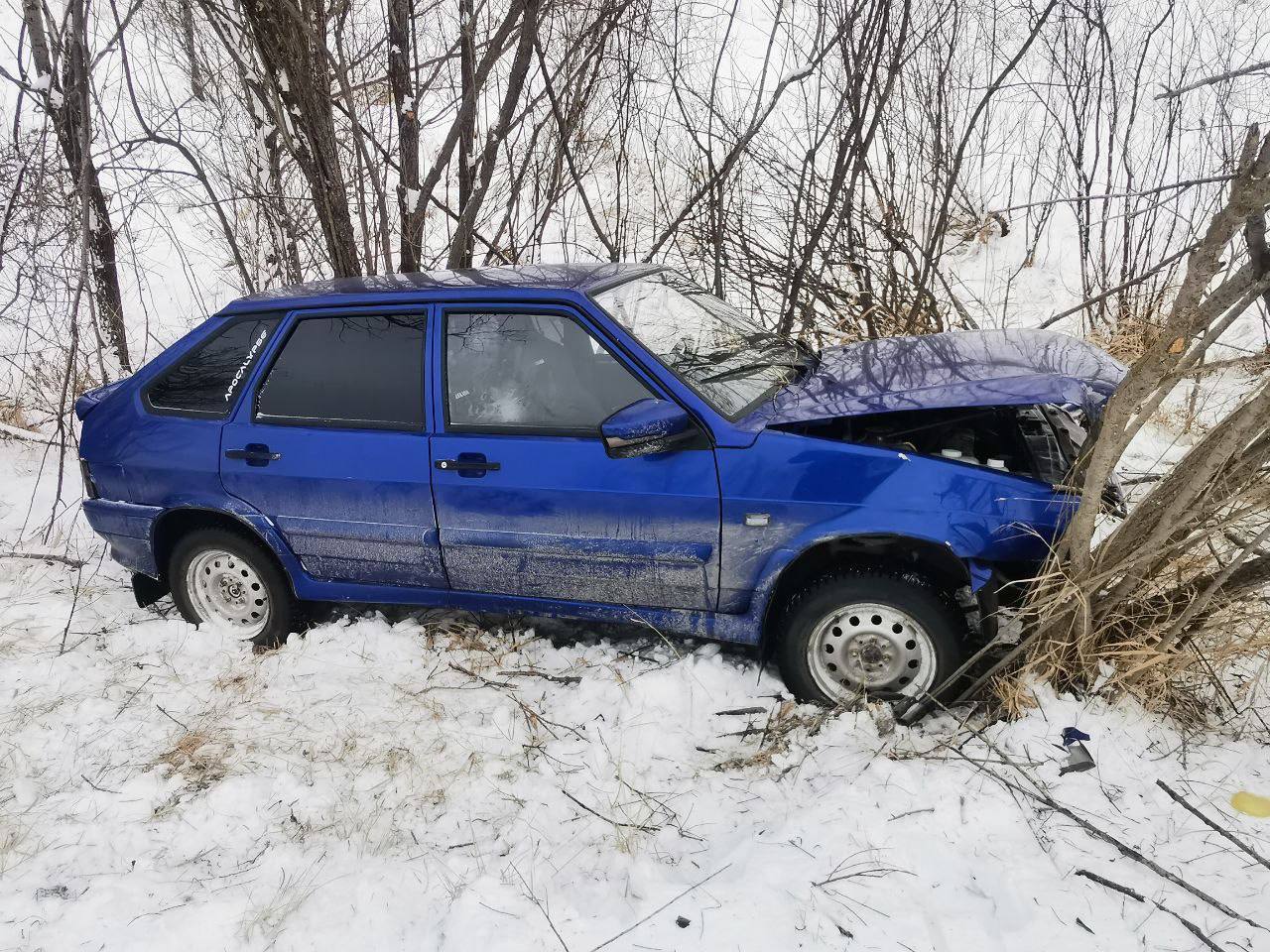 Молодой тюменец без ВУ не справился с управлением авто и вылетел в кювет