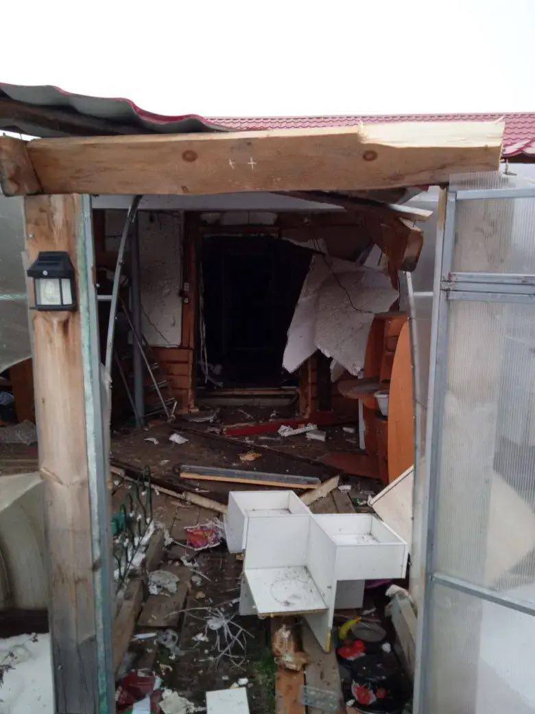 Две тюменские семьи остались без крова из-за взрыва газа Две тюменские семьи остались без крова из-за взрыва газа