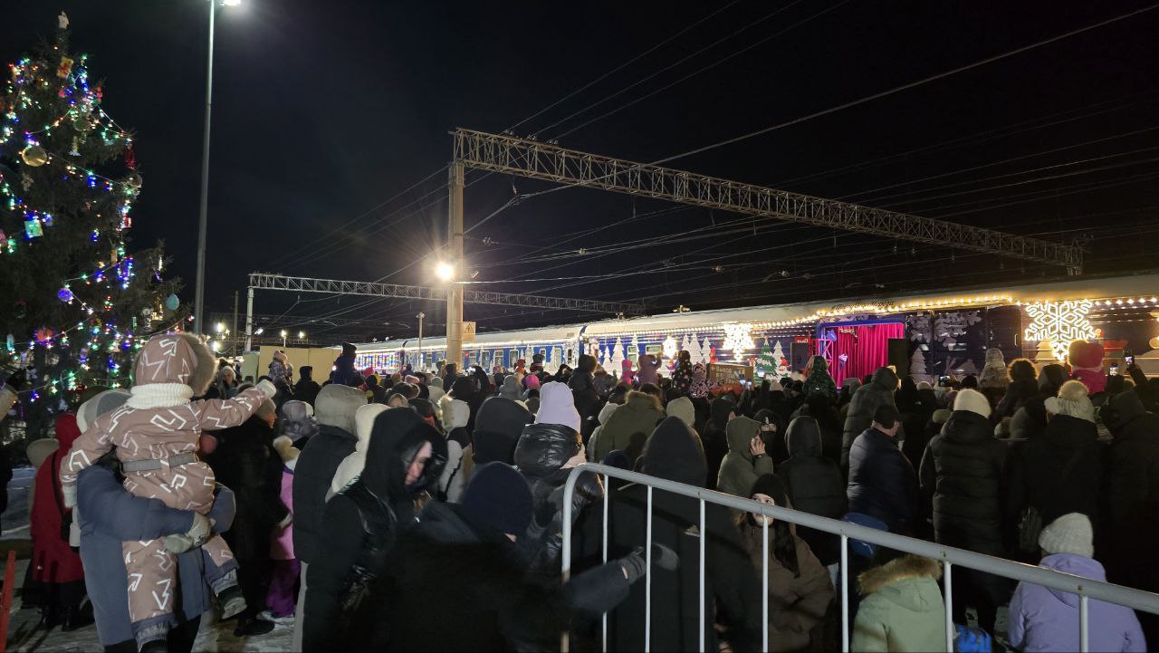 В Ишиме остановился поезд Деда Мороза