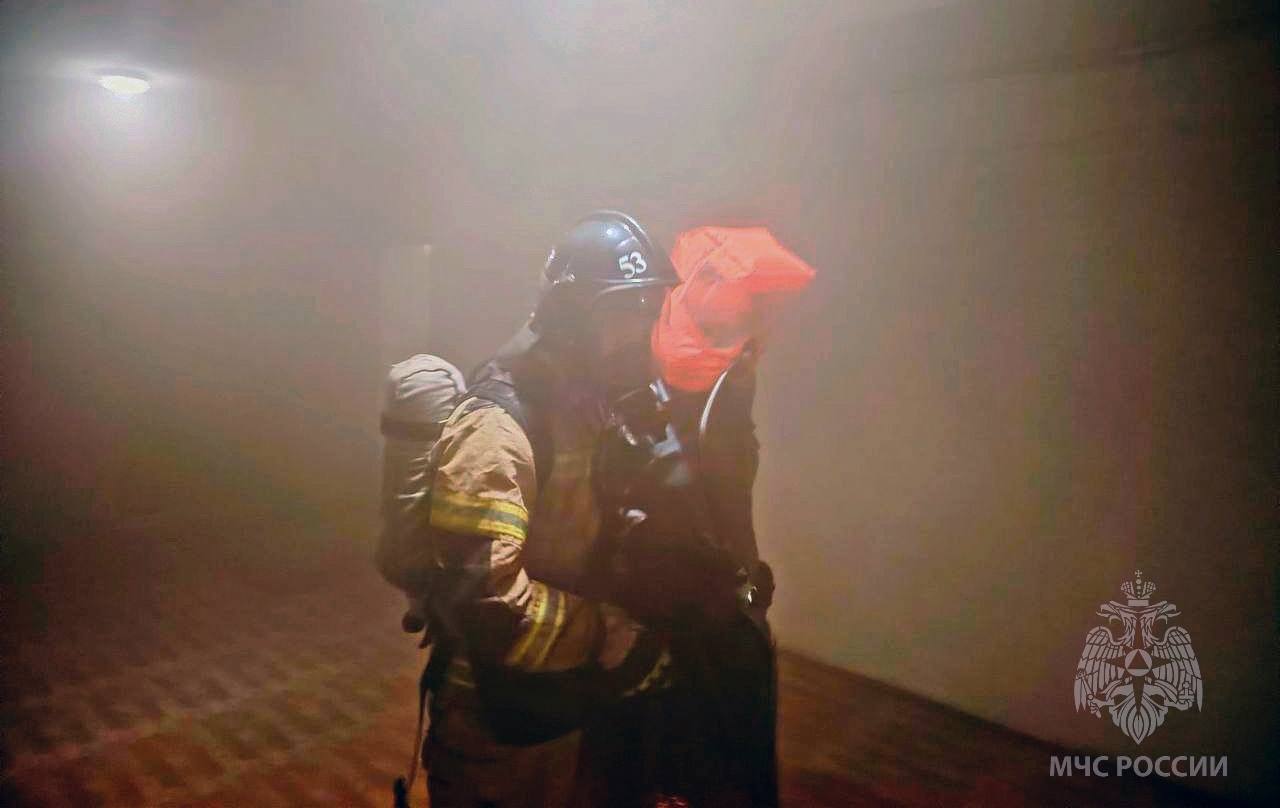 Из горящего дома спасли почти 10 человек в Ишиме