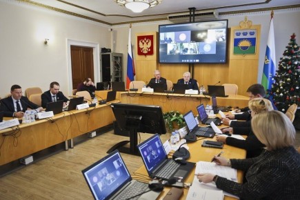 В Тюменской областной Думе прошло заключительное в 2025 году заседание постоянной комиссии по вопросам депутатской этики и регламентным процедурам