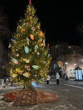 Пешеходную улицу украсили персонажами из сказки «Конек-Горбунок»